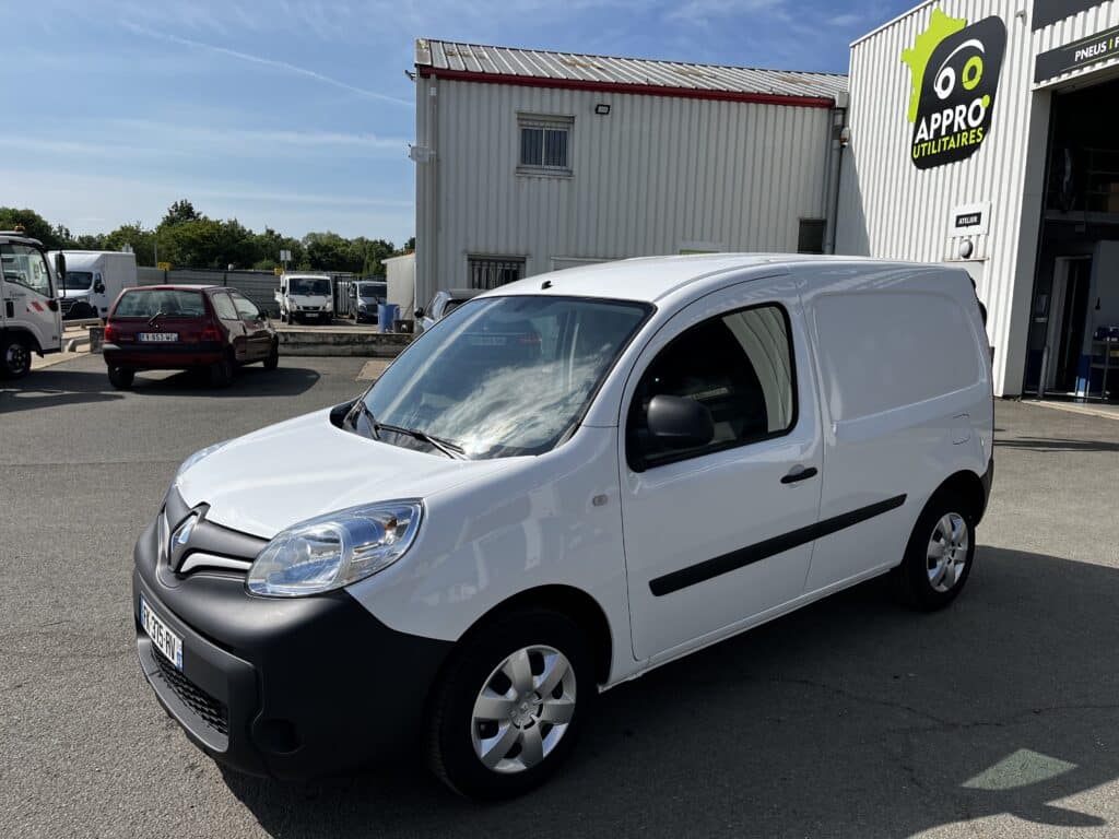 location-fourgon-3m3-6m3-12m3-15m3-vehicules-utilitaires-angers