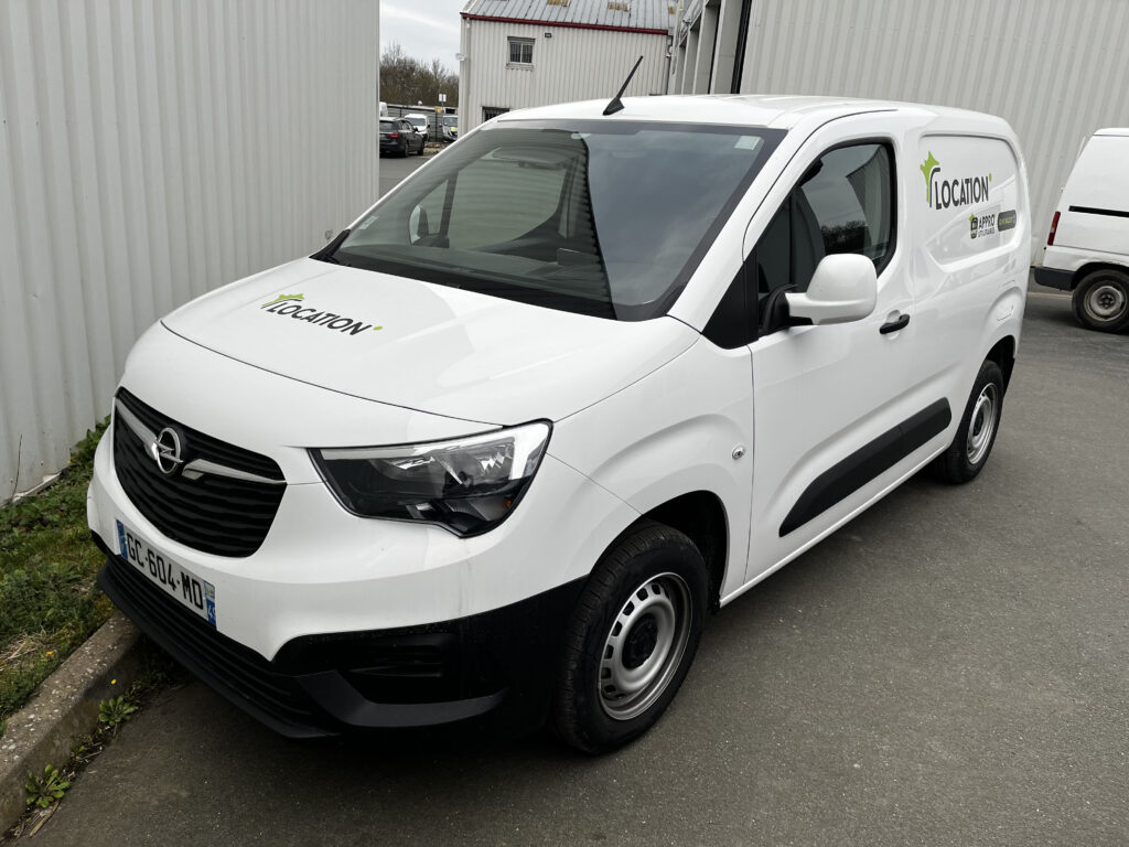 location-fourgon-3m3-utilitaire-opel-combo-cargo-angers