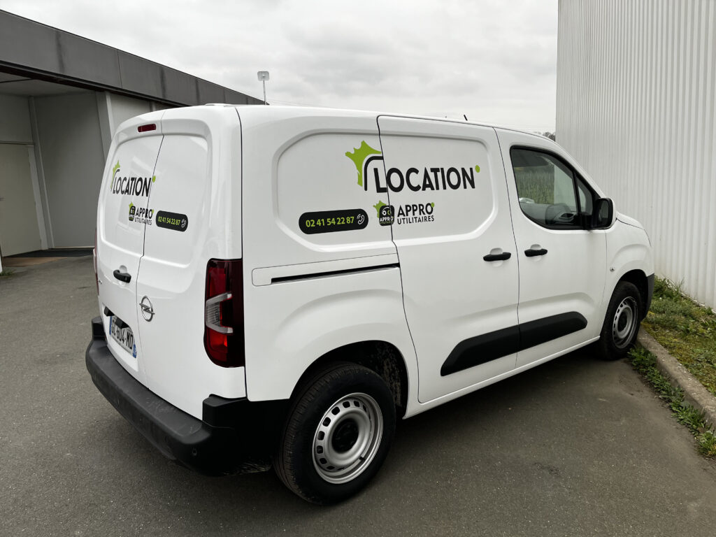 location-fourgon-3m3-utilitaire-opel-combo-cargo-angers